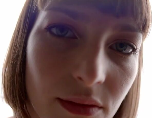 Русская худышка умеет получать сочный оргазм с помощью пальчиков и любимого вибратора