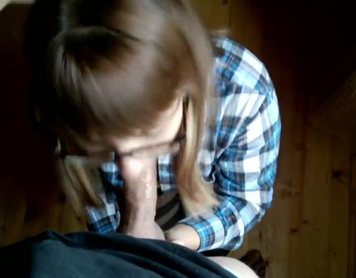 Кончил на очки своей малышки после сочного домашнего минета