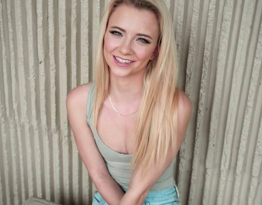 Легкий пикап на секс одинокой девушки которая просто сидит на остановке - порно пикап 2019