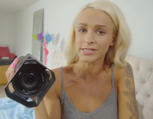 Брат уломал на секс сестру после того как спалил на дрочке