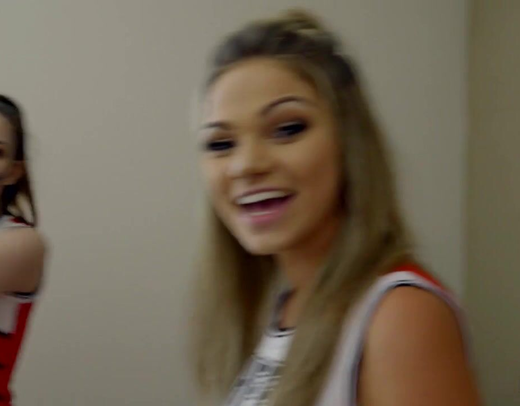 Парень трахнул красивую Чирлидершу - девушка в униформе просто свела его с ума